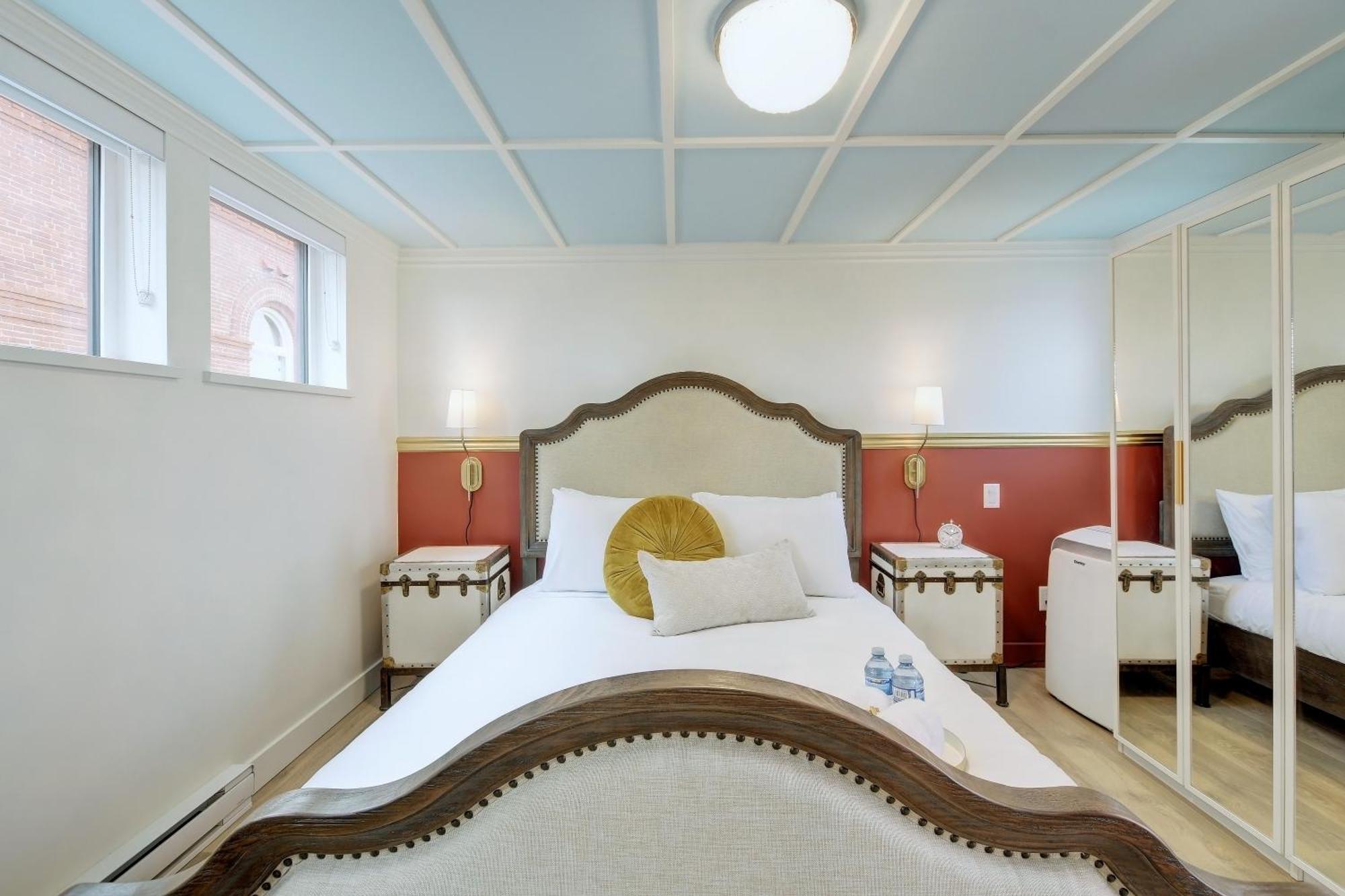 Victoria'S Parliamentary Suite With Private Rooftop Patio & Harbour View Экстерьер фото