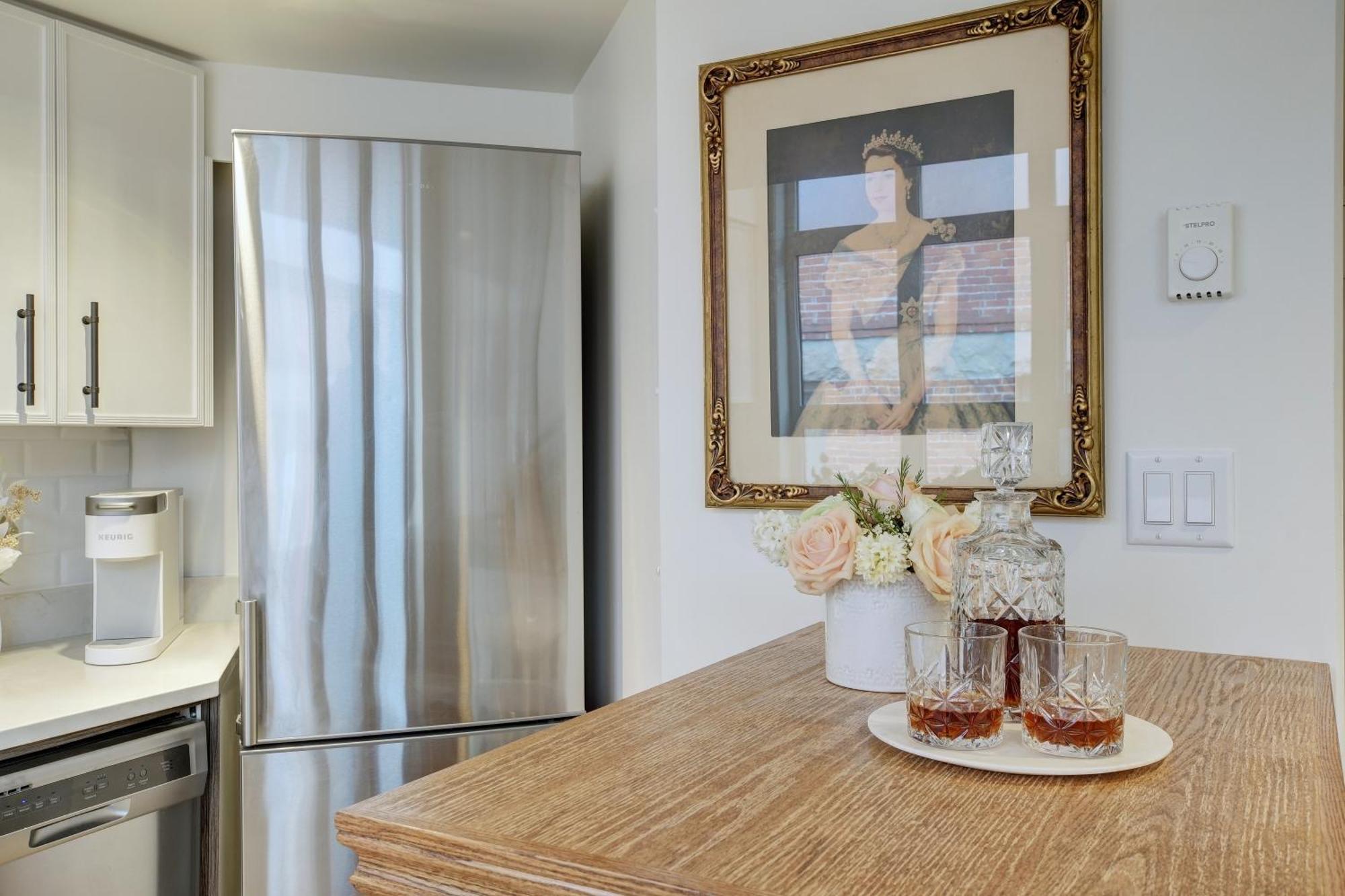 Victoria'S Parliamentary Suite With Private Rooftop Patio & Harbour View Экстерьер фото