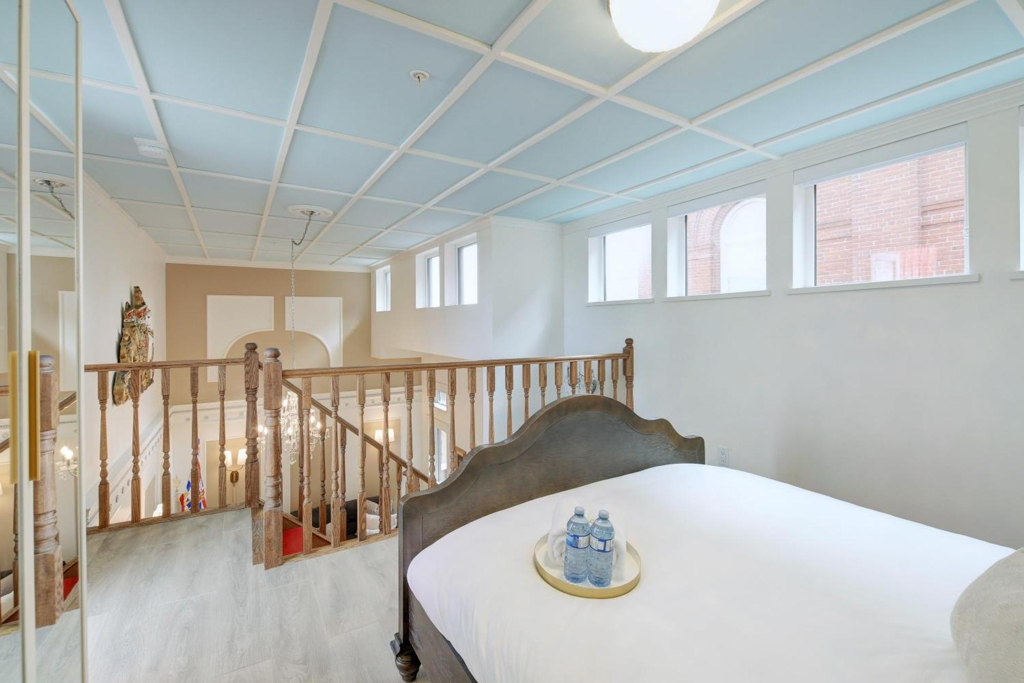 Victoria'S Parliamentary Suite With Private Rooftop Patio & Harbour View Экстерьер фото